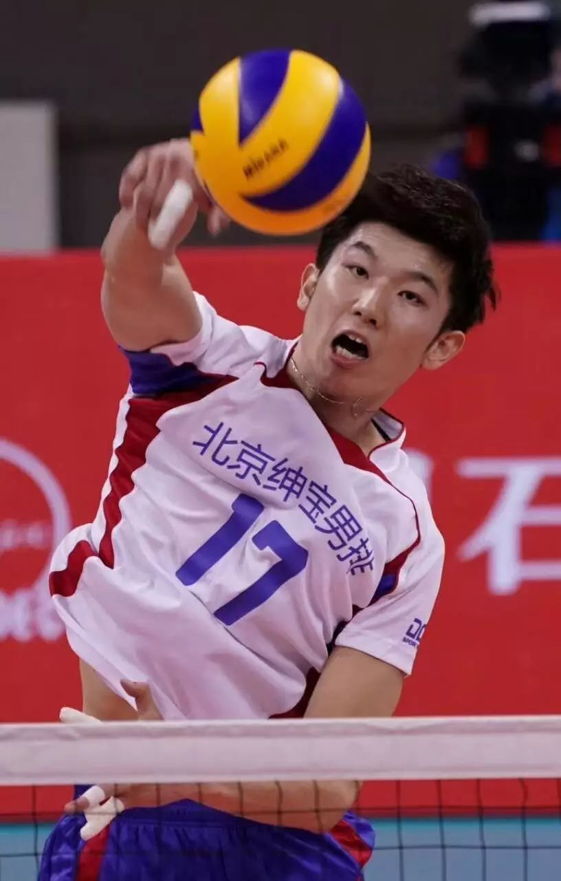 东京俱乐部在比赛中奋勇拼搏