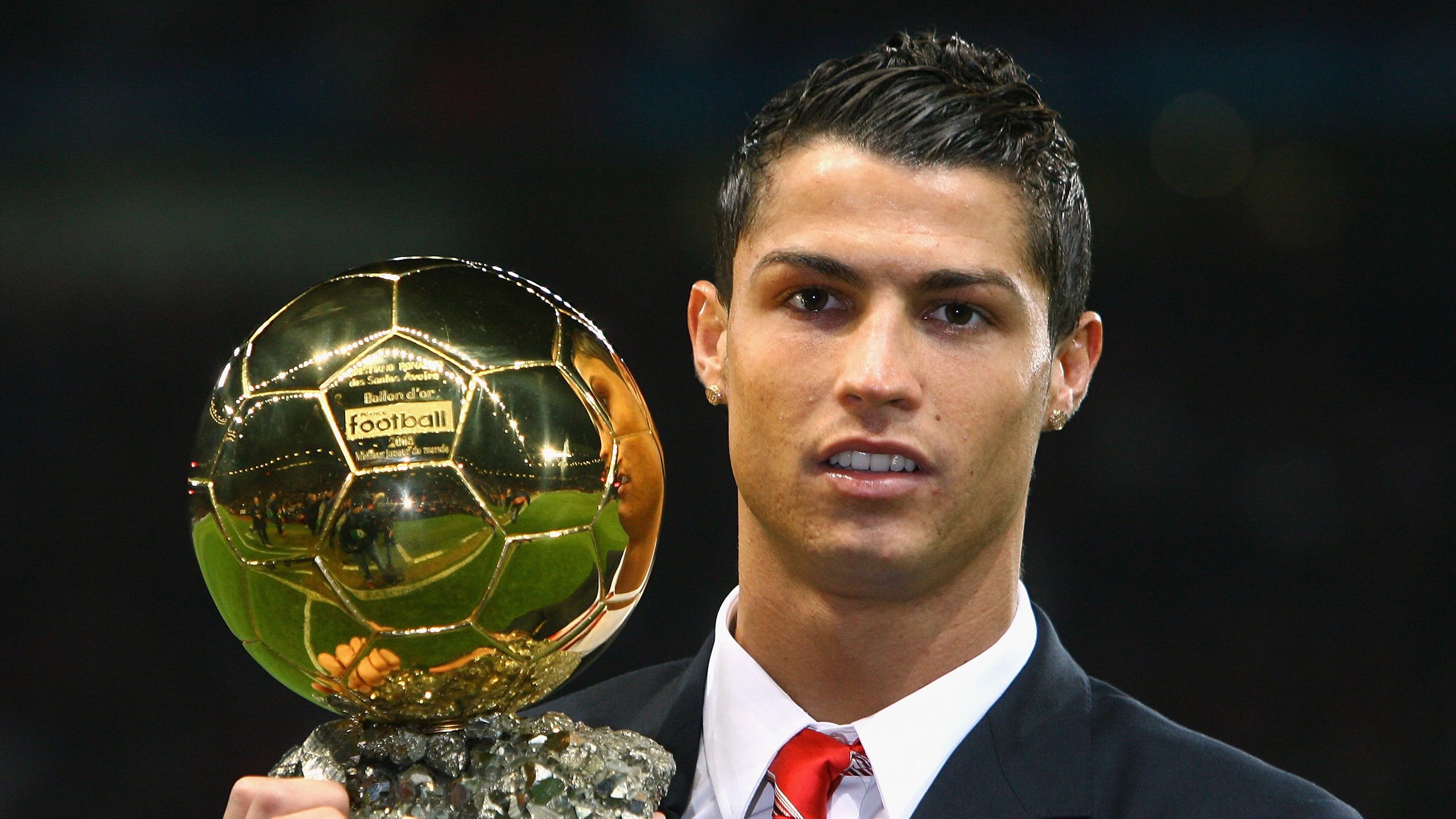 破茧与登基,勒沃库森终结垄断,姆巴佩在世纪之战写下新篇