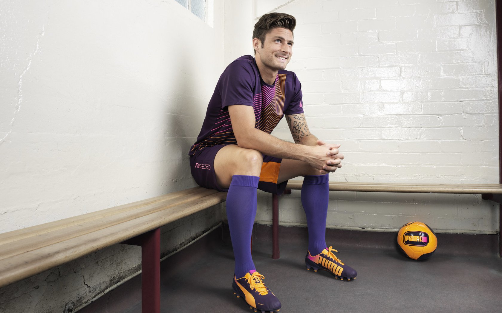 孤胆破局，塞恩斯扛起跃马，迈凯伦力克梅赛德斯背后的战术革命